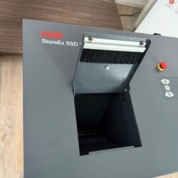 Medienvernichter HSM StoreEx SSD 165 Zuführung